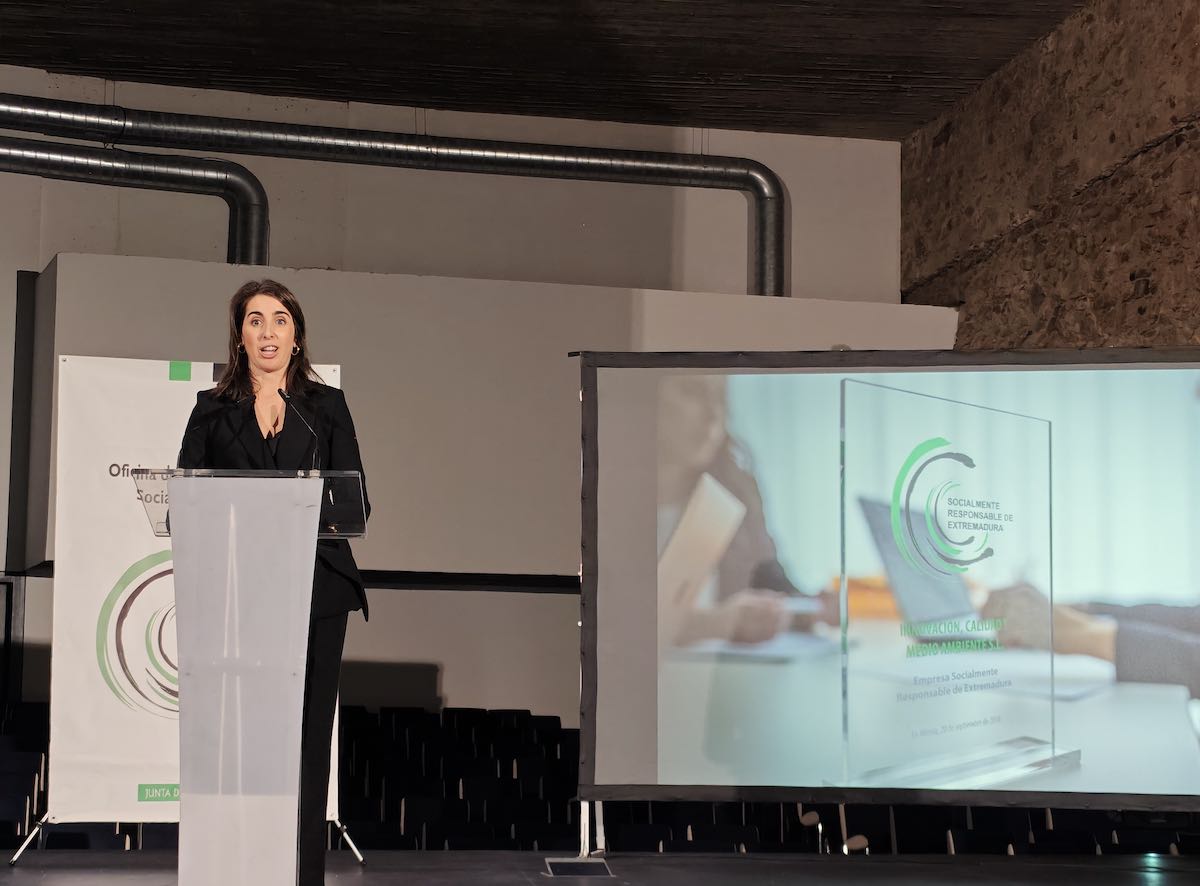 Ana Ruana, de Incyma, hablando al recibir Premio RSE.